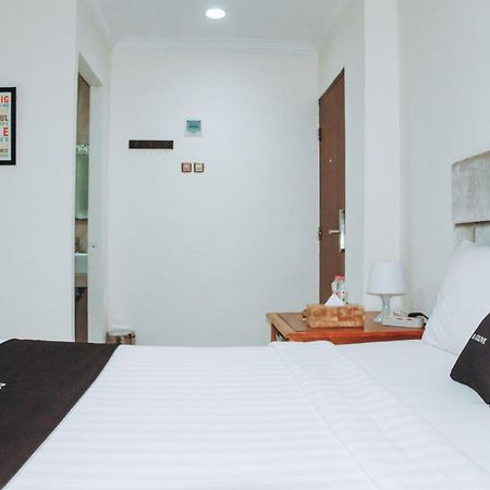 Hotel Ds Colive Marina Airport à Semarang Extérieur photo